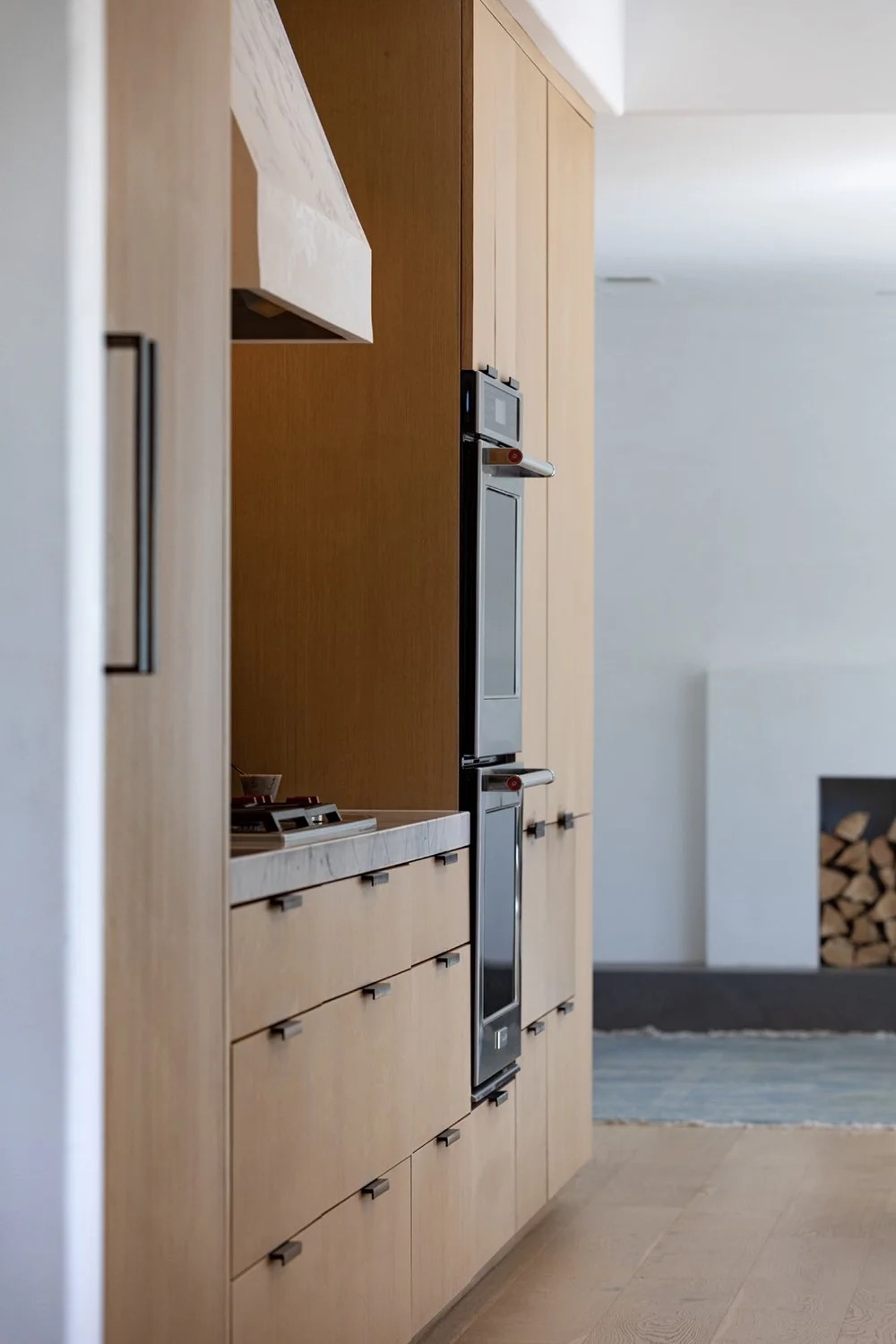 Canyon House, kitchen from the side in the project by KADI Design