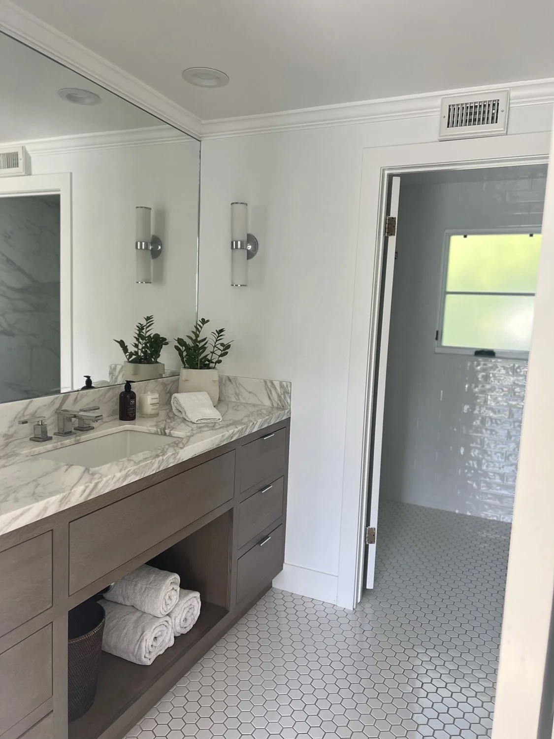 Canyon House, secondary bathroom sink in the project by KADI Design