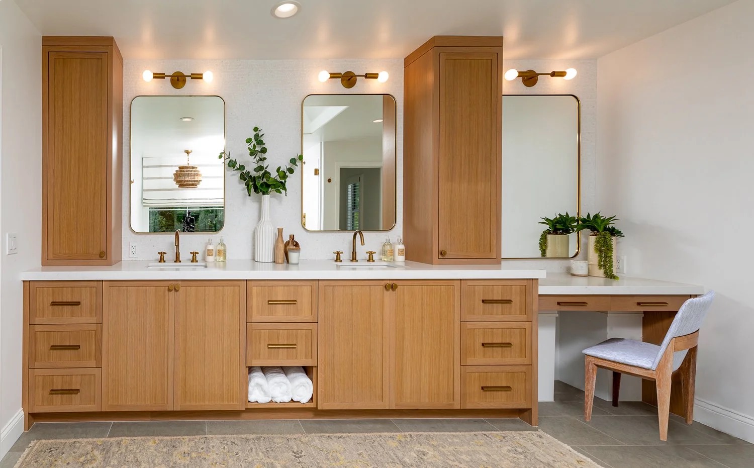 Saddle House, primary bathroom double vanity and makeup table in the project by KADI Design