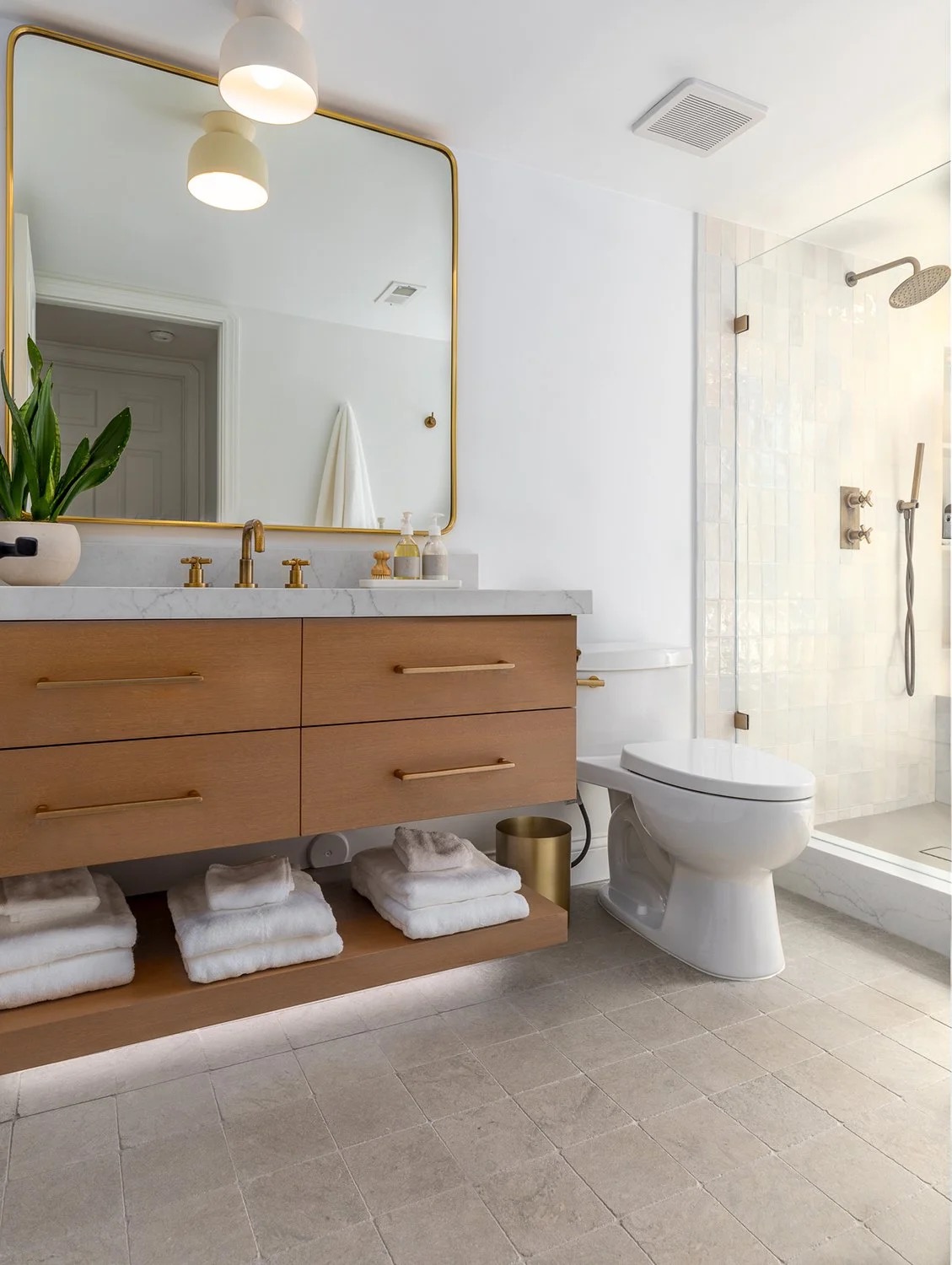 Saddle House, guest bathroom in the project by KADI Design