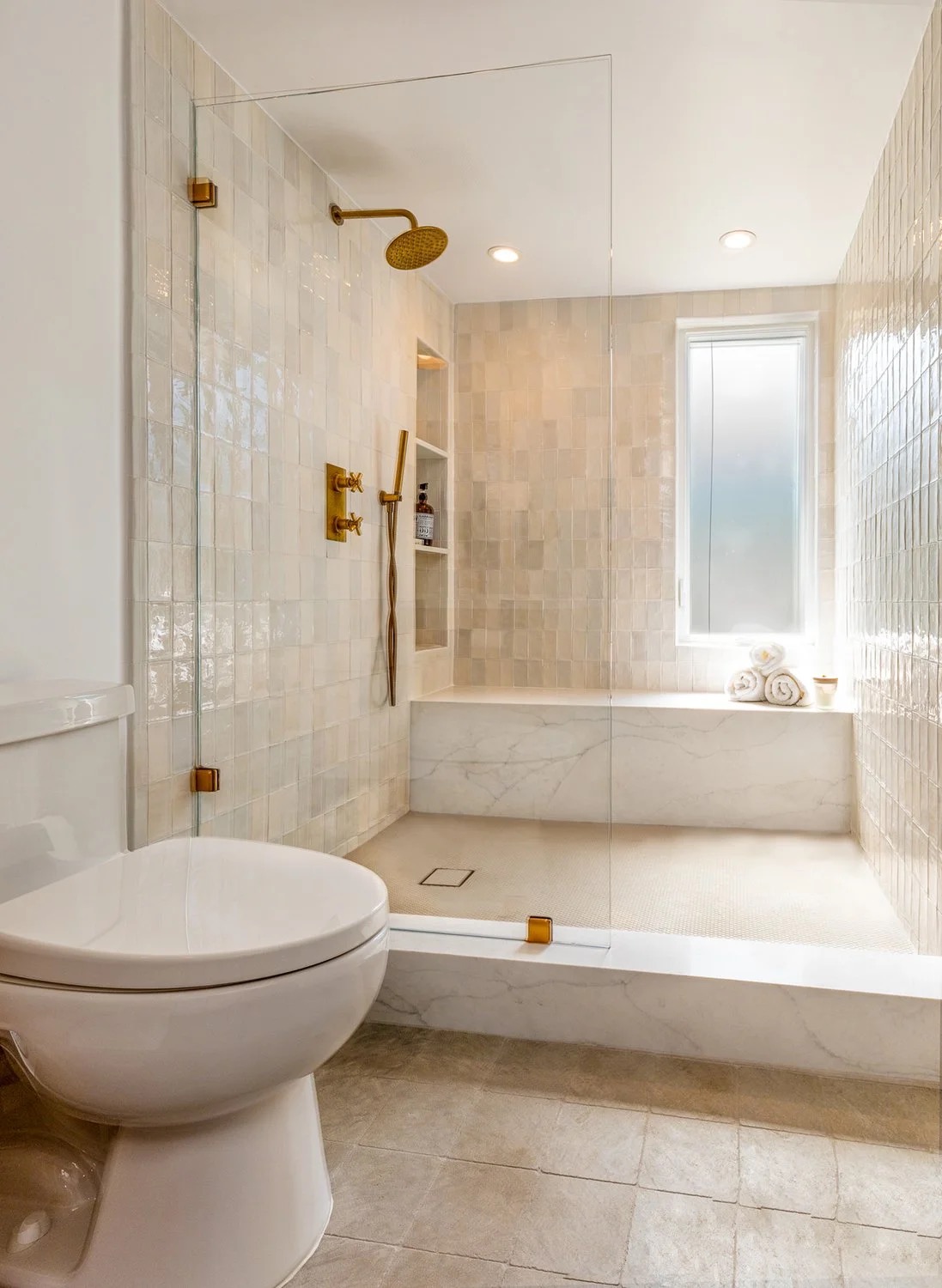 Saddle House, guest bathroom shower in the project by KADI Design