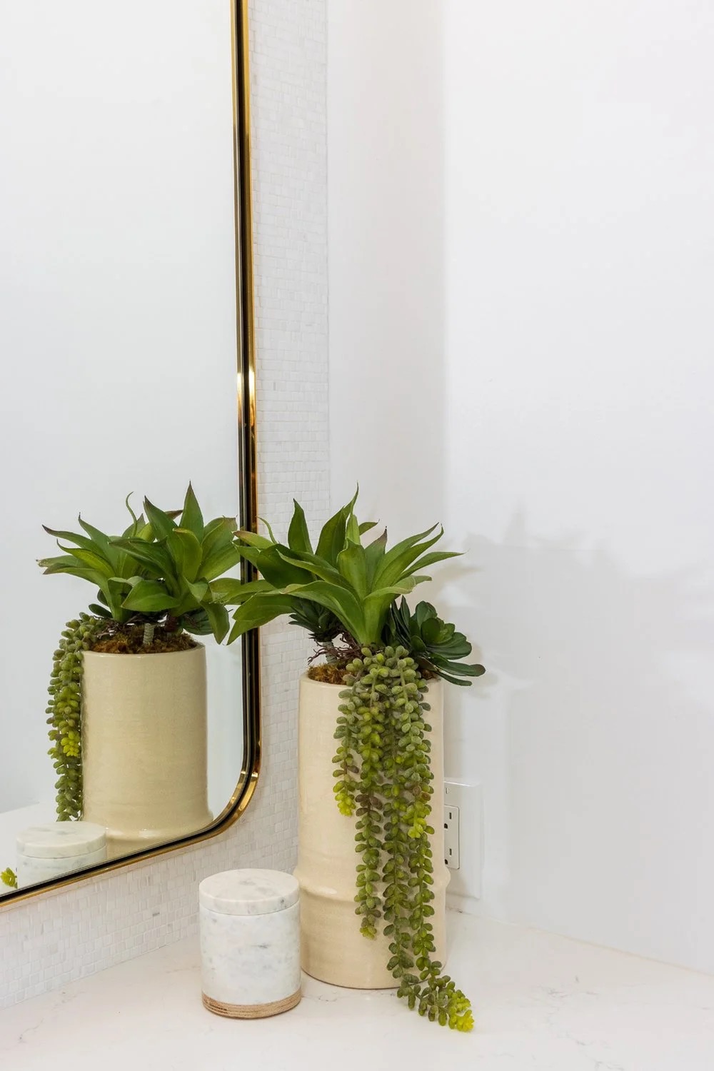 Saddle House, bathroom decor detail in the project by KADI Design